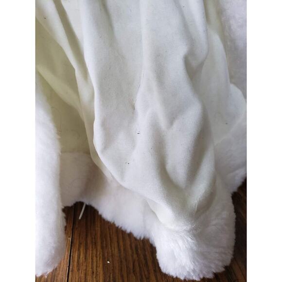 Vintage House of Lloyd 1998 Dark Hared Girl In White Outfit Porcelain Girl Doll - Picture 6 of 11